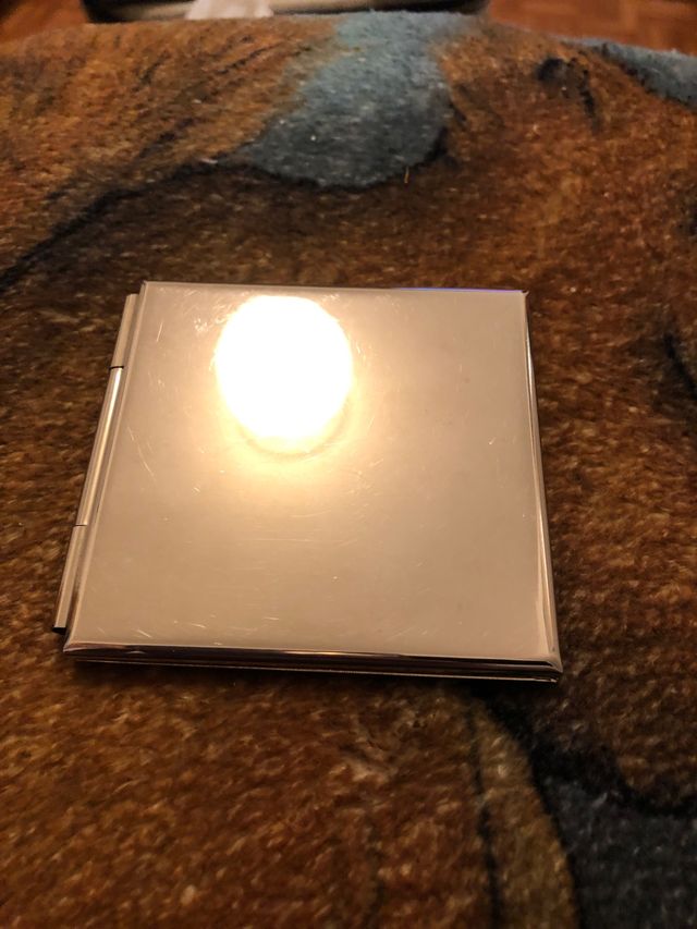 Espejo de bolsillo plateado