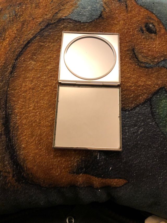 Espejo de bolsillo plateado