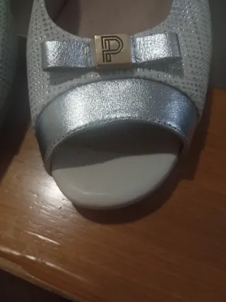 Zapatos Pitillos Blanco y Plateado Talla 41