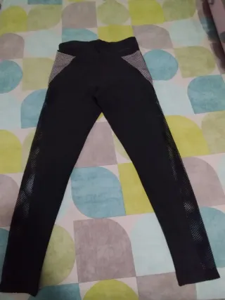 Leggings marroness con detalles de malla