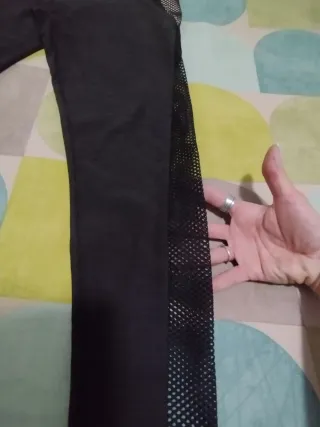 Leggings marroness con detalles de malla