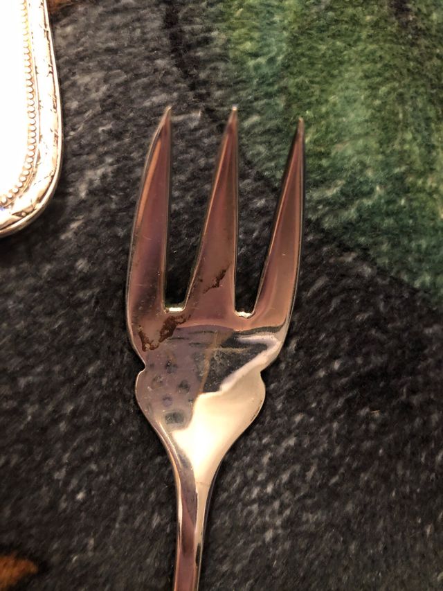 Cubertería de metal plateada