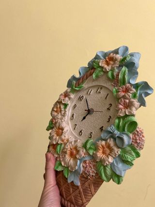 Orologio da parete in pietra non funzionante