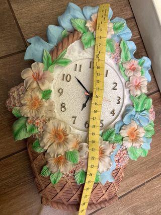 Orologio da parete in pietra non funzionante