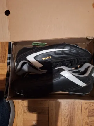 Zapatillas de fútbol Kipsta negras y blancas