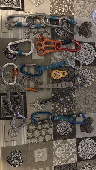 Material Barranquismo y Espeleología