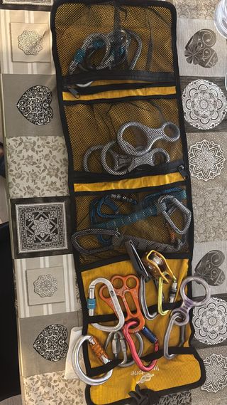 Material Barranquismo y Espeleología