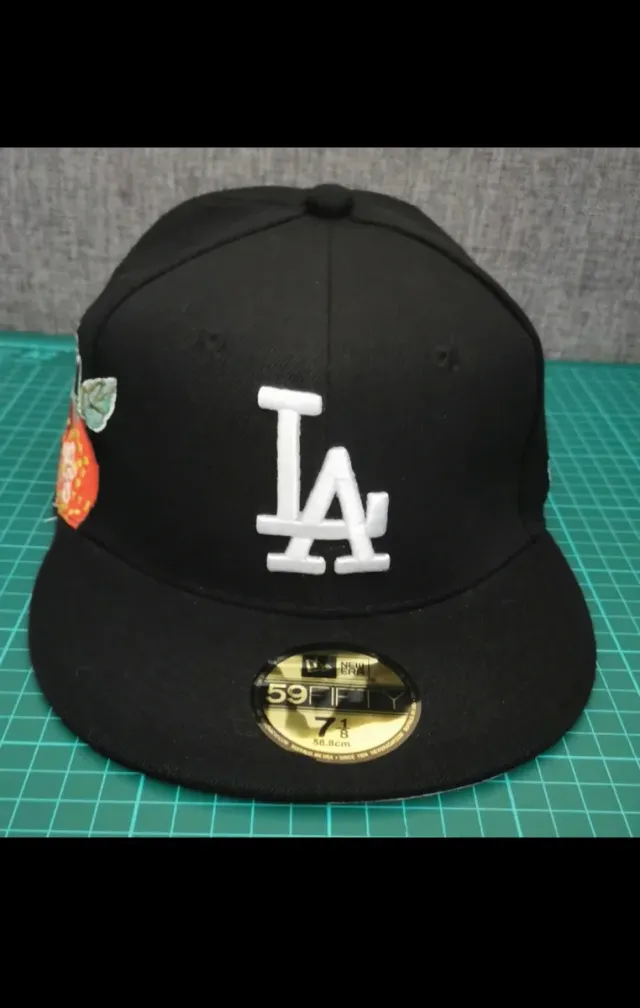 Gorra New Era LA Negra con Detalles