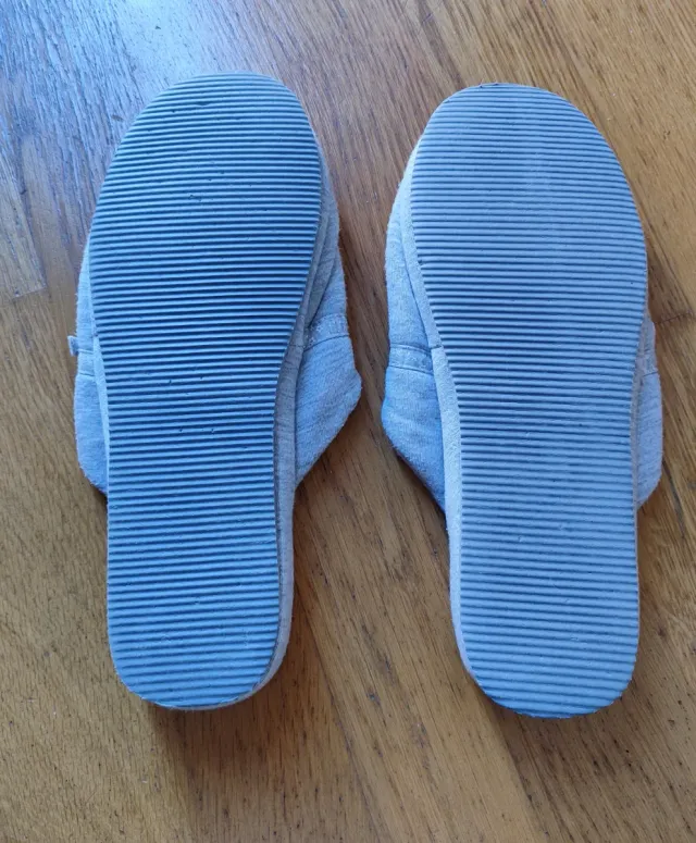 Zapatillas de casa grises