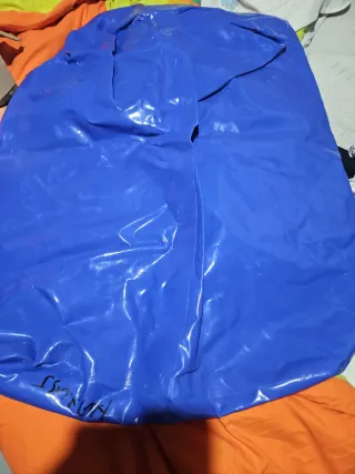 Depósito de agua azul