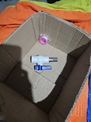 Depósito de agua azul