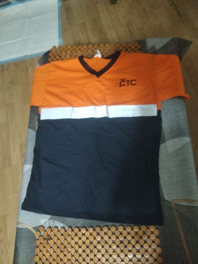 4 camisetas de trabajo talla L sin usar grupo ctc