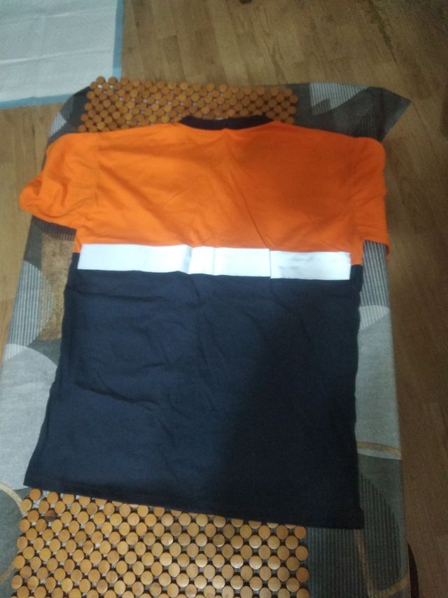 4 camisetas de trabajo talla L sin usar grupo ctc