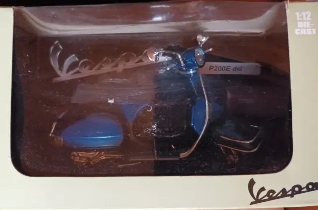 Modello Vespa P200E in metallo pressofuso 1:12