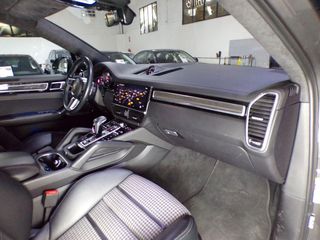 PORSCHE Cayenne Coupé GTS