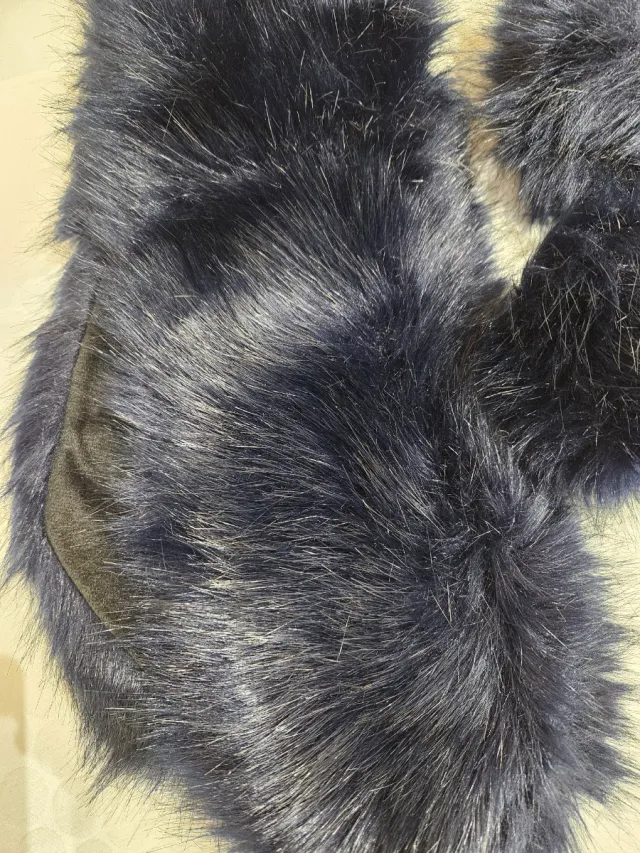 Estola azul con puños