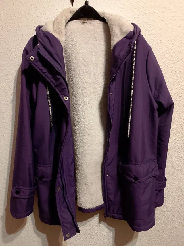 Chaqueta violeta mujer con capucha