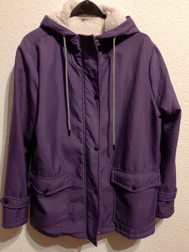 Chaqueta violeta mujer con capucha