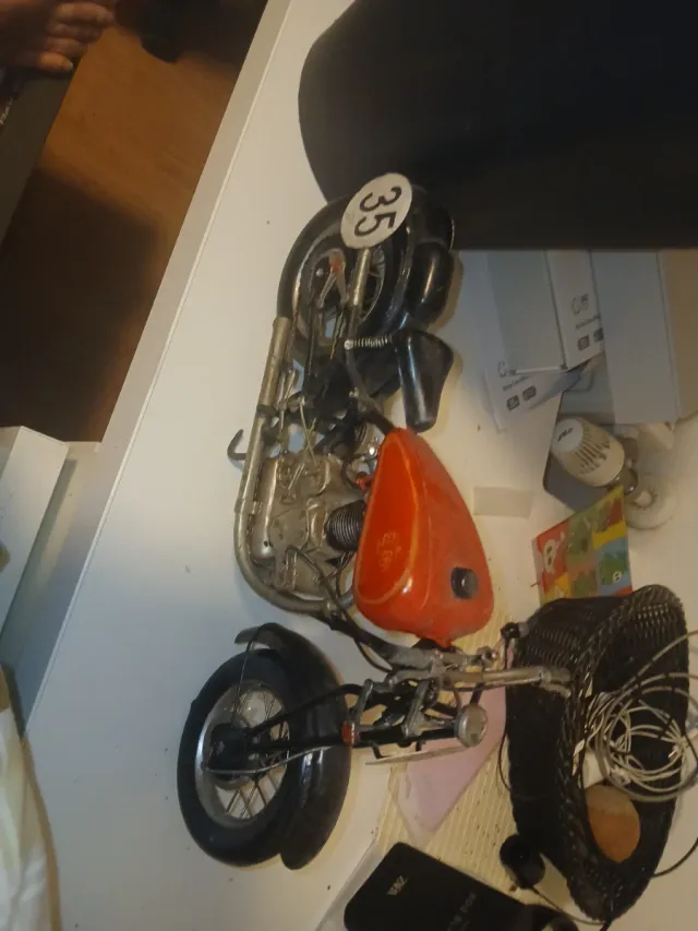 Moto de cuadro para piezas o decoración