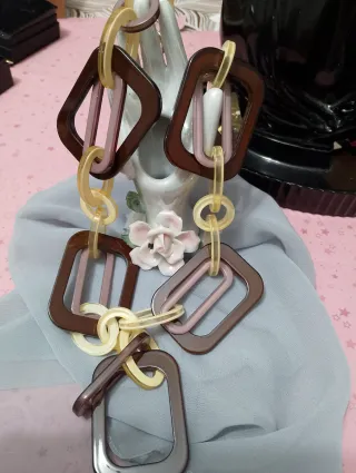 Collana a maglie quadrate marrone e avorio