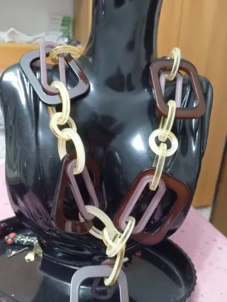 Collana a maglie quadrate marrone e avorio