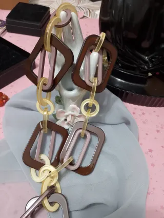 Collana a maglie quadrate marrone e avorio