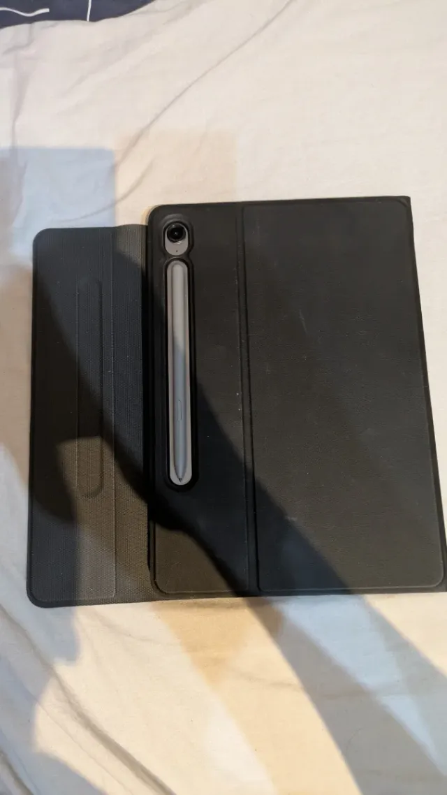 Samsung Tab S9 FE + Funda con Teclado + Protector