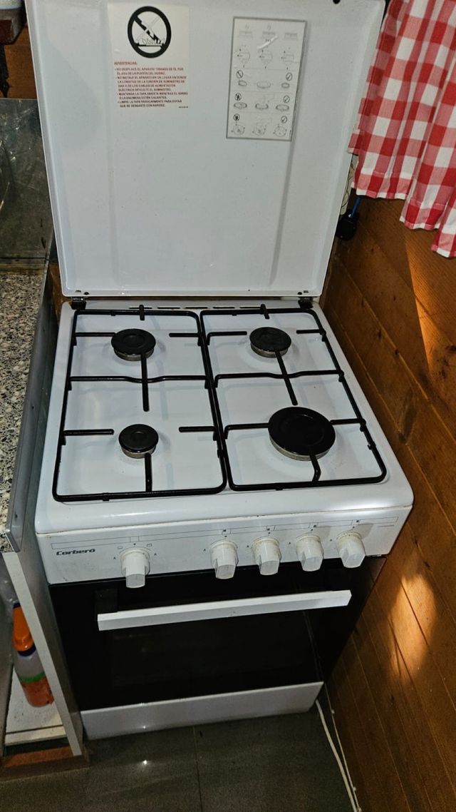 Cocina Corbero 4 fuegos poco uso
