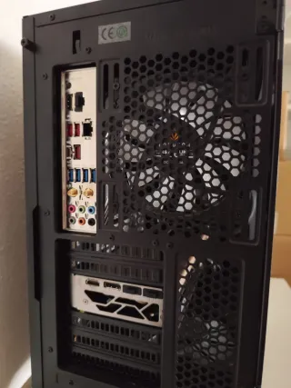 PC Gaming con Teclado y Ratón Krom