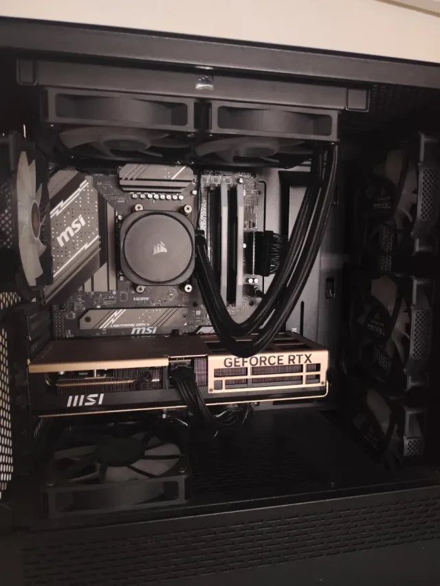 PC Gaming con Teclado y Ratón Krom