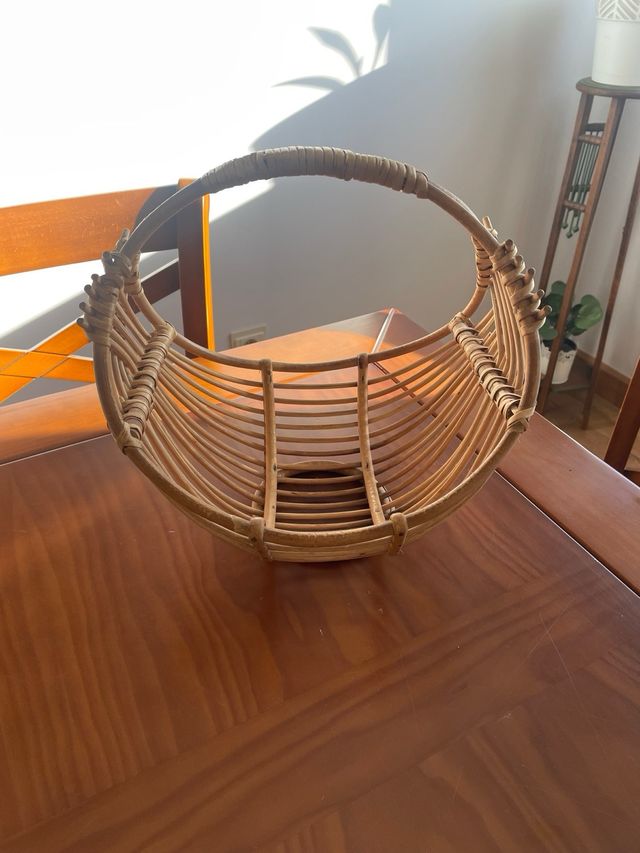 Cesta de mimbre.