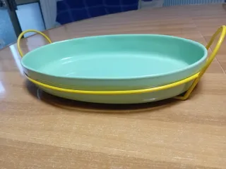 Pirofila da forno verde e giallo.