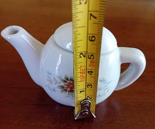 Mini servizio da tè con sette pezzi in porcellana