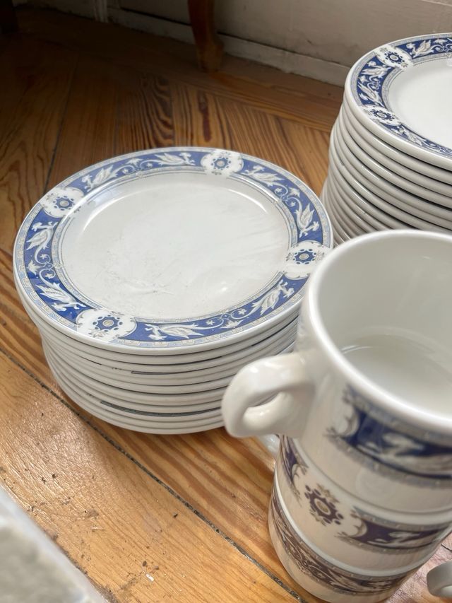 Vajilla inglesa azul y blanca