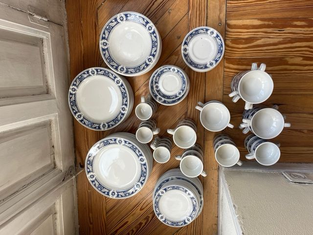 Vajilla inglesa azul y blanca