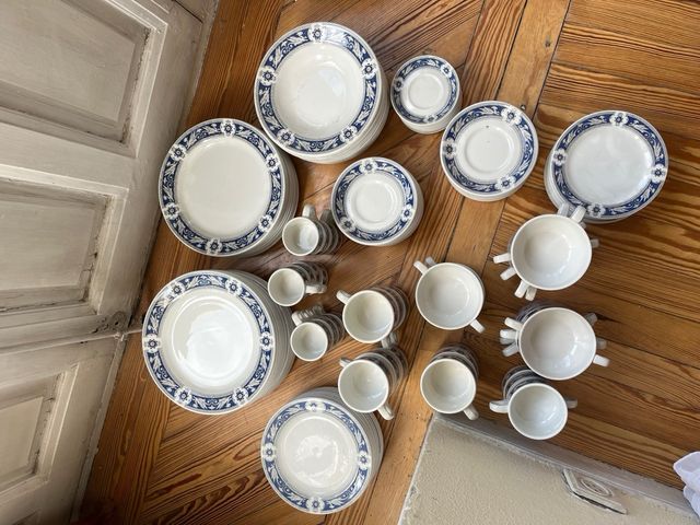 Vajilla inglesa azul y blanca
