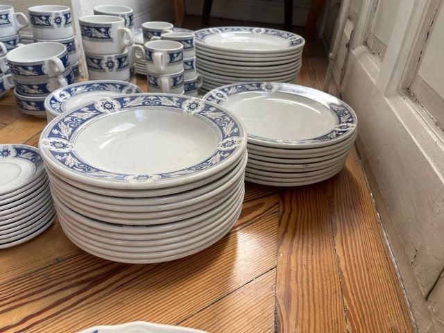 Vajilla inglesa azul y blanca