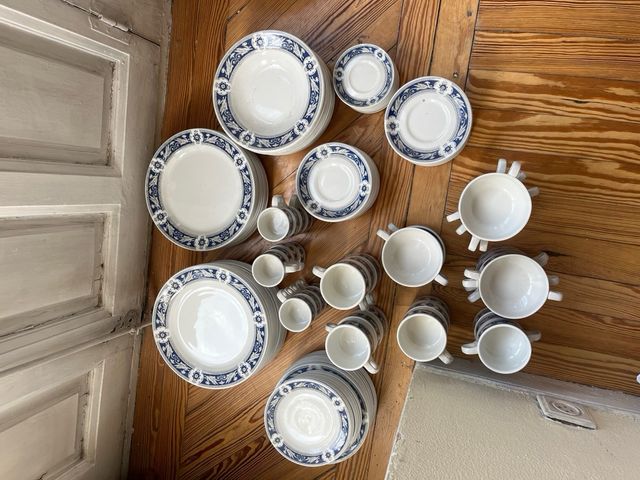 Vajilla inglesa azul y blanca