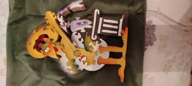 Rompecabezas de madera original y colorido