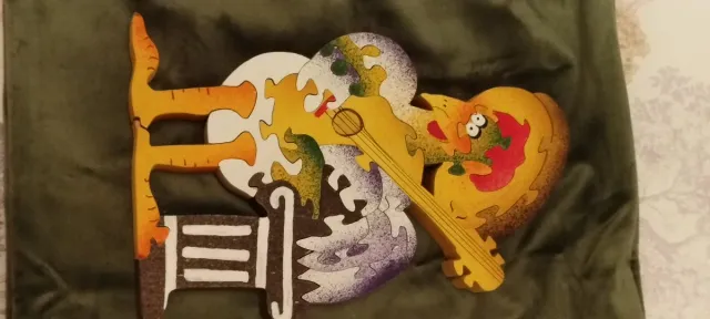 Rompecabezas de madera original y colorido