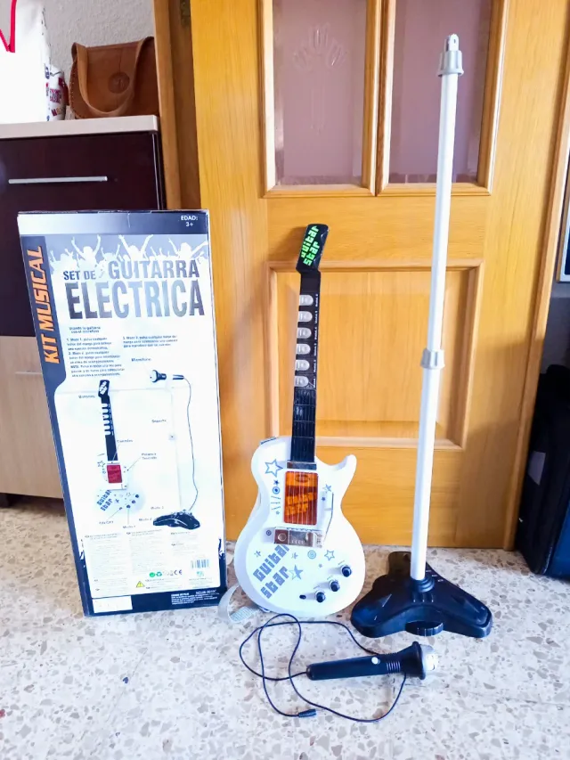 Guitarra Eléctrica Juguete con Micrófono.