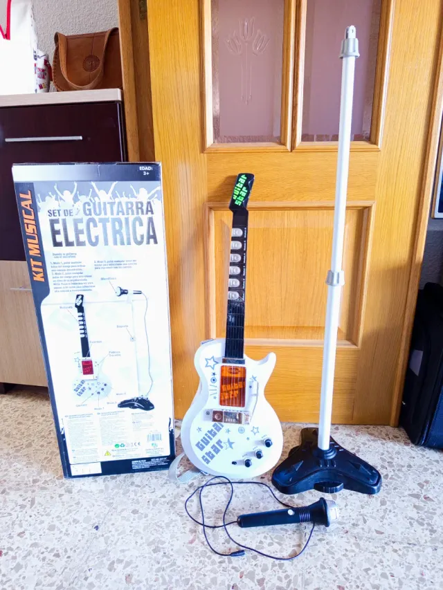 Guitarra Eléctrica Juguete con Micrófono.