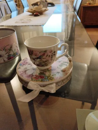 Tazza da tè con Scatola rotonda decorata