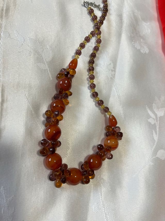 Collar de cuentas naranja , pendientes y reloj