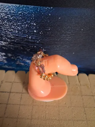 Anillo de bisutería con cristales morados