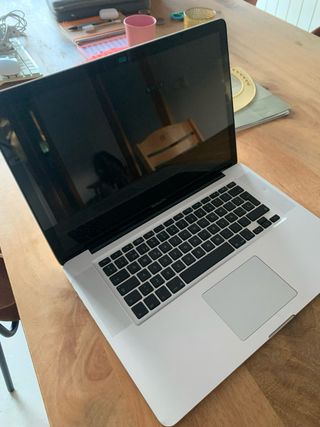 MacBook A1281 (No enciende, sin disco duro)