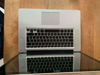 MacBook A1281 (No enciende, sin disco duro)