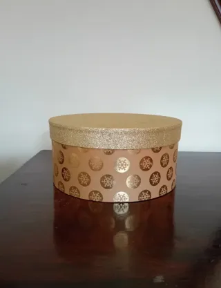 Scatola natalizia rotonda in cartone