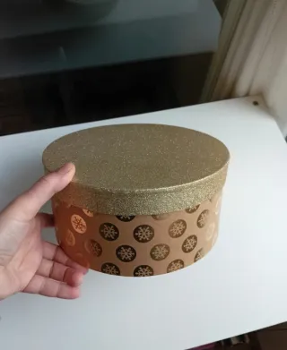 Scatola natalizia rotonda in cartone