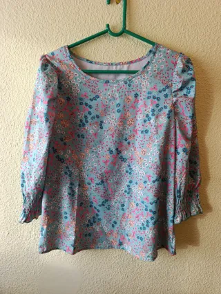 Blusa Shein flores azul y rosa
